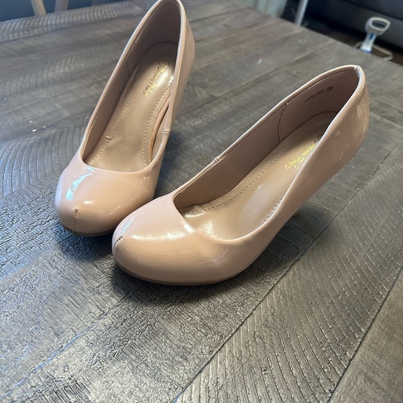NWT Dream pairs nude blush pumps 7.5 - Picture 3 of 4